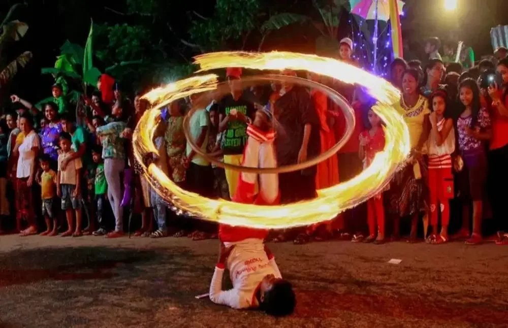 torch-bearers-perform-at-asala-perahara